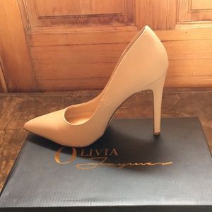 Nude Pumps